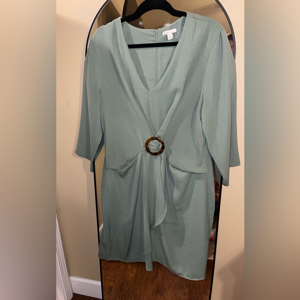 Elegant Green Dress with Belt Detail